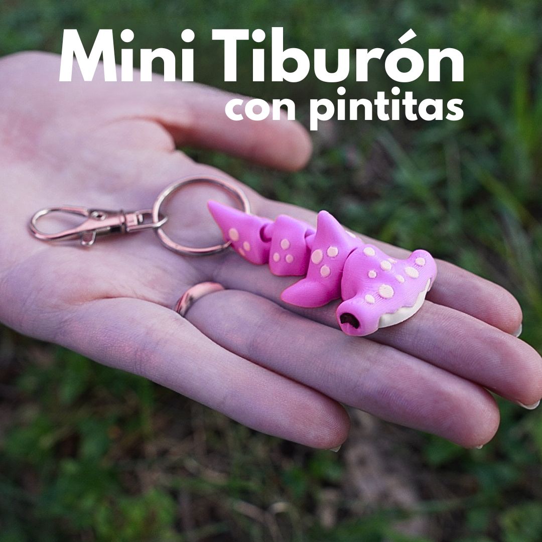 Llavero de tiburon con pintitas rosado